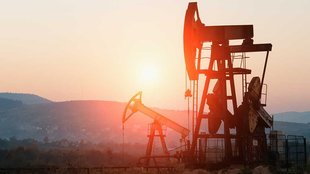 Analisis Minyak Naik, Brent Menuju Rekor Lonjakan Bulanan - Data Pasar 2026-03-30