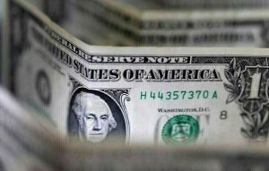 Dolar Bertahan di Puncak, Risiko Inflasi Dorong Ekspektasi Suku Bunga