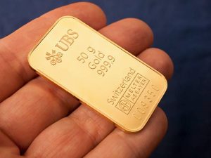 Emas Pangkas Kenaikan Saat Dolar Menguat di Tengah Ketidakpastian Kesepakatan AS–Iran